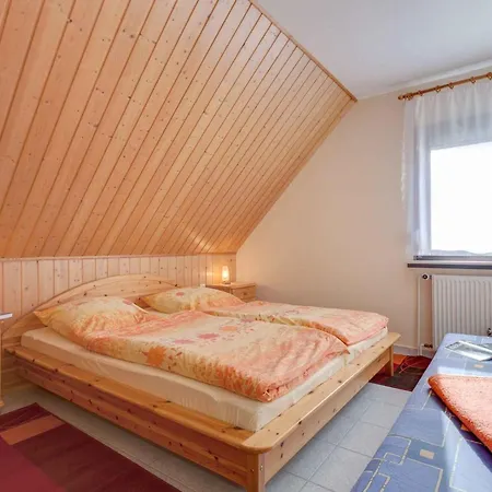 2 Altenkirchen (Mecklenburg-Vorpommern)